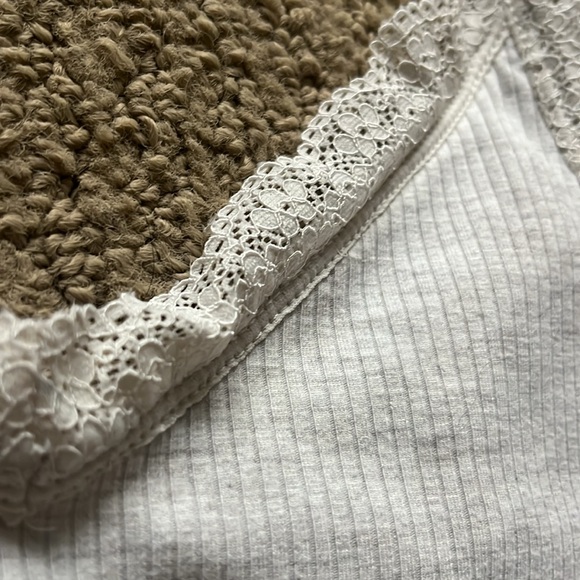 Laced tank! - Picture 2 of 3